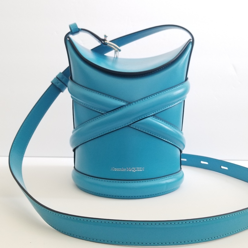 Alexander McQueen The Curve Medium Leather Bucket Bag Azure - Picture 2 of 8